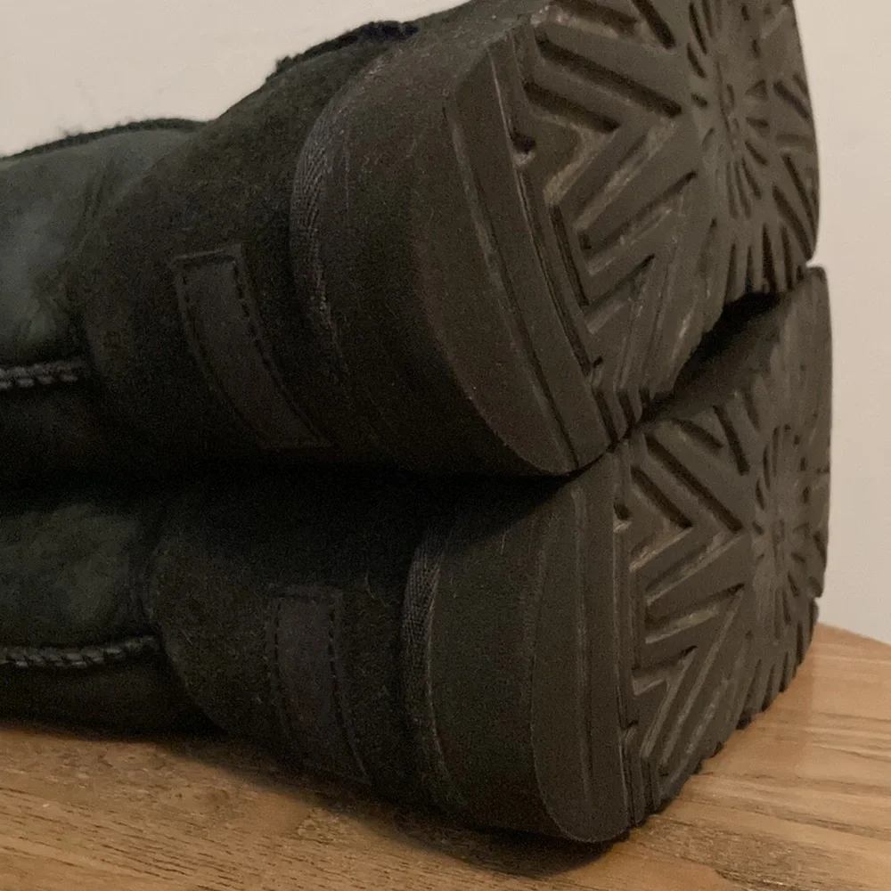 Ugg Classic Short II Black Size 7